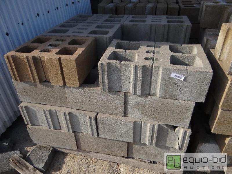lot 2536 image: 1 Pallet of cinder blockbuilding block.  S...