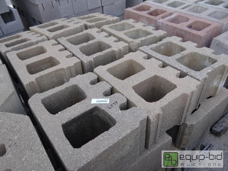 lot 2538 image: 1 Pallet of cinder blockbuilding block.  S...