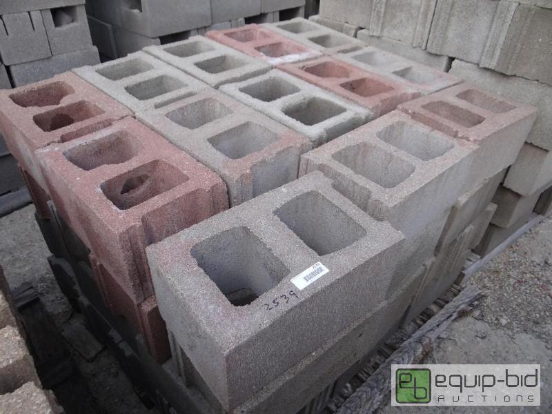 lot 2539 image: 1 Pallet of cinder blockbuilding block.  S...