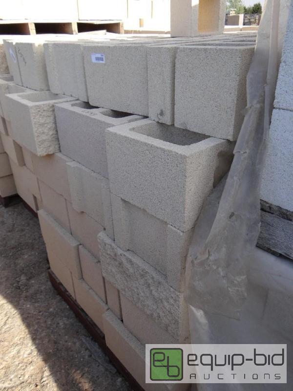 lot 2543 image: 1 Pallet of cinder blockbuilding block.  S...
