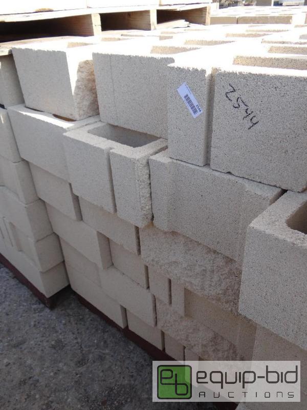 lot 2544 image: 1 Pallet of cinder blockbuilding block.  S...