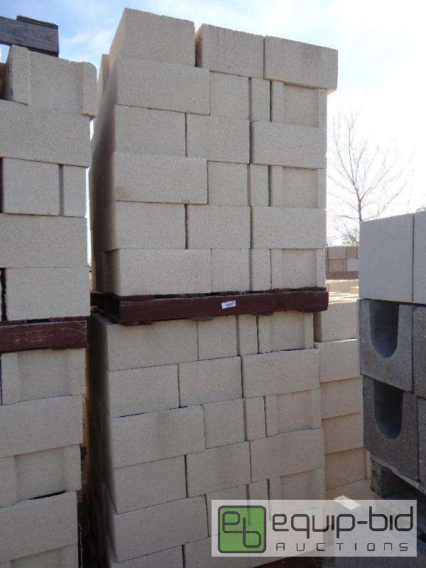 lot 2545 image: 2 Pallet of cinder blockbuilding block.  S...