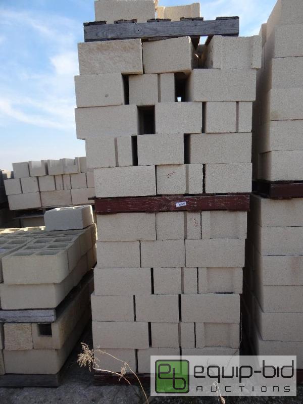 lot 2546 image: 2 Pallet of cinder blockbuilding block.  S...