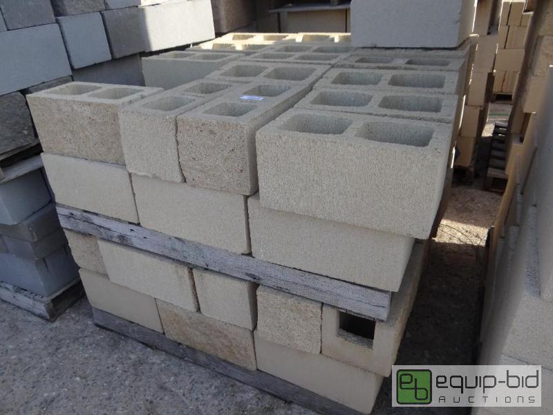 lot 2547 image: 1 Pallet of cinder blockbuilding block.  S...