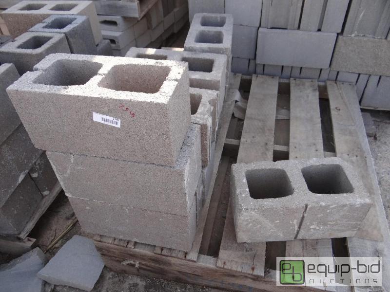lot 2549 image: 5 partial Pallet of cinder blockbuilding blo...