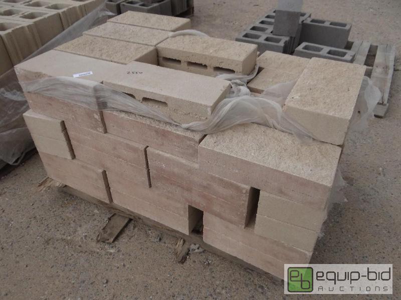 lot 2550 image: 1 Pallet of cinder blockbuilding block.  S...