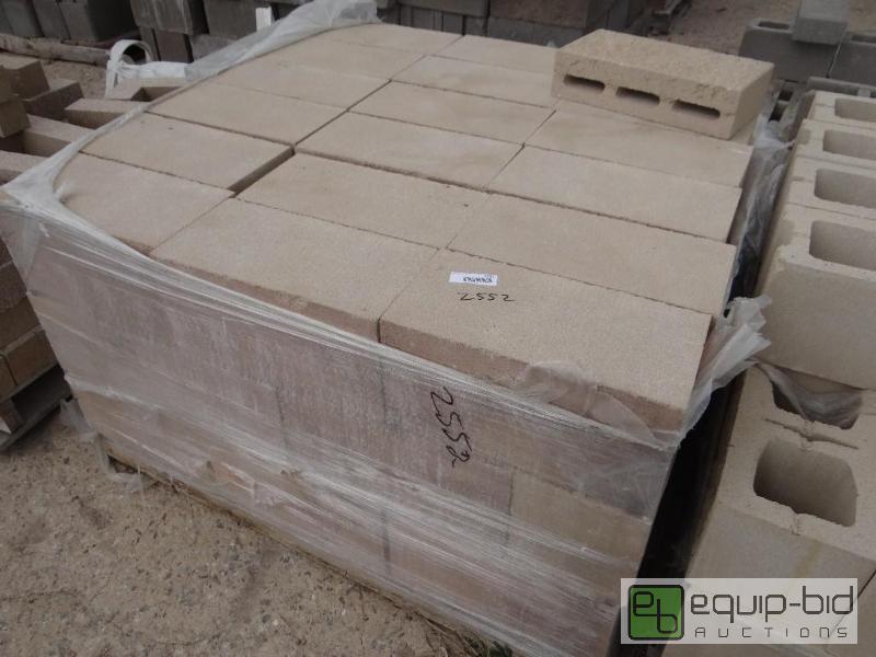 lot 2552 image: 1 Pallet of cinder blockbuilding block.  S...