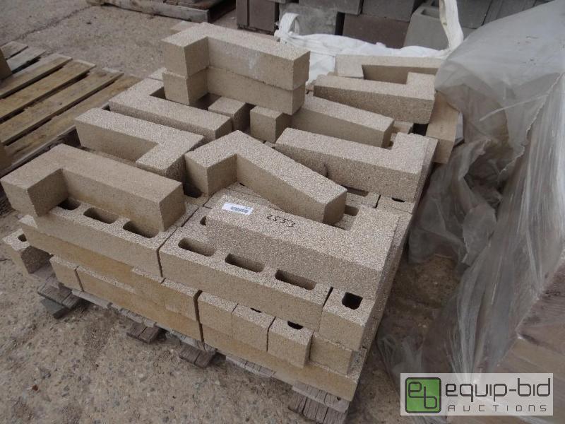 lot 2553 image: 1 Pallet of cinder blockbuilding block.  S...