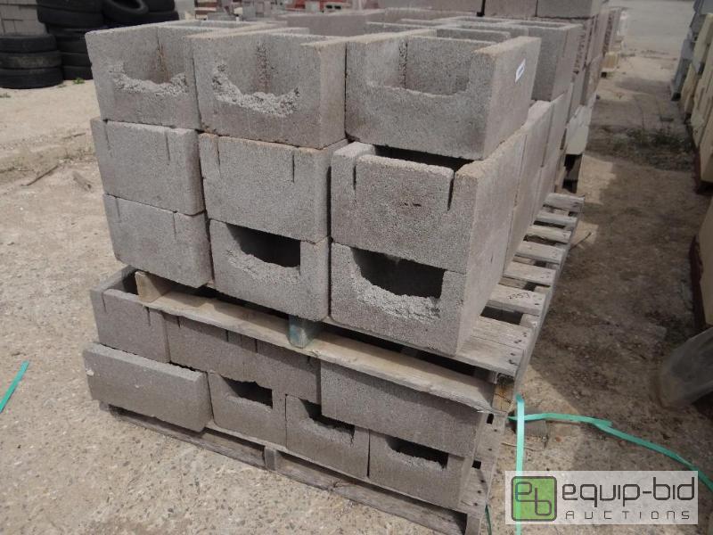 lot 2557 image: 2 Pallet of cinder blockbuilding block.  S...