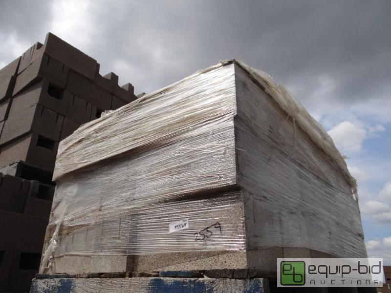 lot 2559 image: 1 Pallet of cinder blockbuilding block.  S...