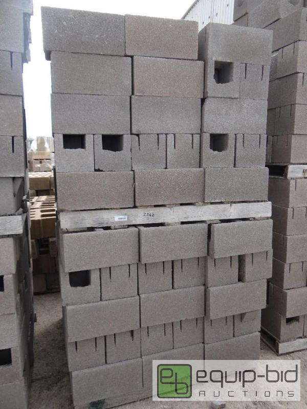 lot 2562 image: 2 Pallet of cinder blockbuilding block.  S...