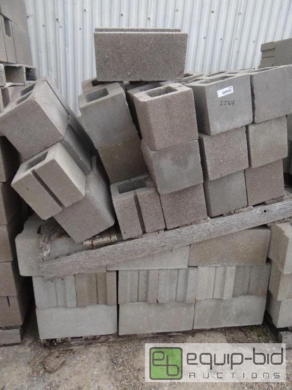 lot 2564 image: 2 Pallet of cinder blockbuilding block.  S...