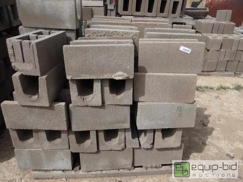 lot 2571 image: 1 Pallet of cinder blockbuilding block.  S...