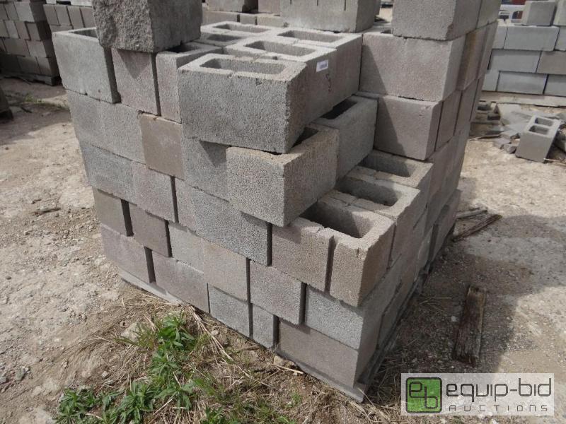lot 2572 image: 1 Pallet of cinder blockbuilding block.  S...