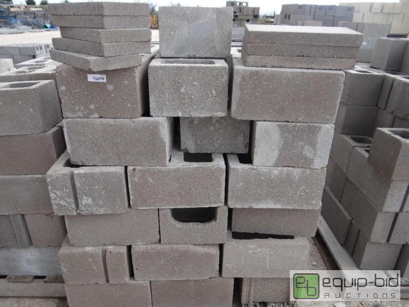 lot 2575 image: 1 Pallet of cinder blockbuilding block.  S...