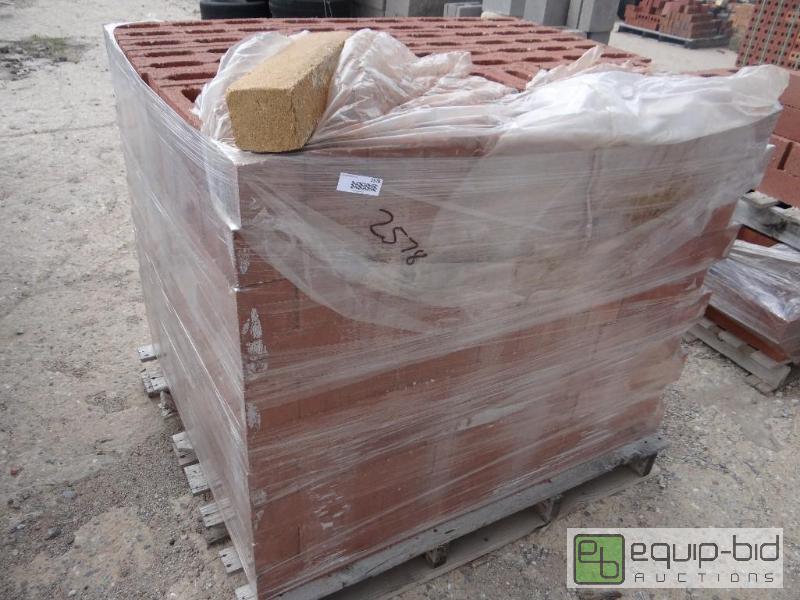 lot 2578 image: 1 Pallet of cinder blockbuilding block.  S...