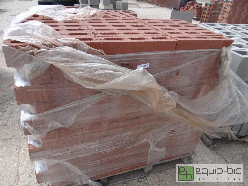 lot 2579 image: 1 Pallet of cinder blockbuilding block.  S...