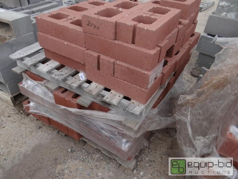 lot 2580 image: 1 Pallet of cinder blockbuilding block.  S...