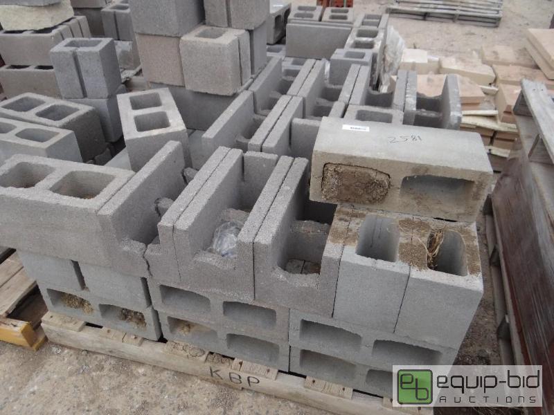 lot 2581 image: 2 Pallet of cinder blockbuilding block.  S...