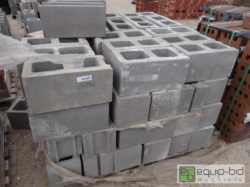 lot 2582 image: 1 Pallet of cinder blockbuilding block.  S...