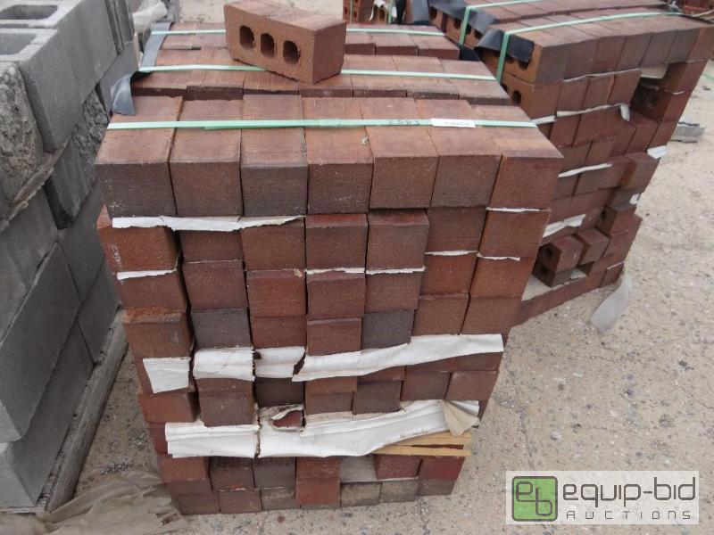 lot 2583 image: 2 Pallet of brickbuilding block.  Skid loa...