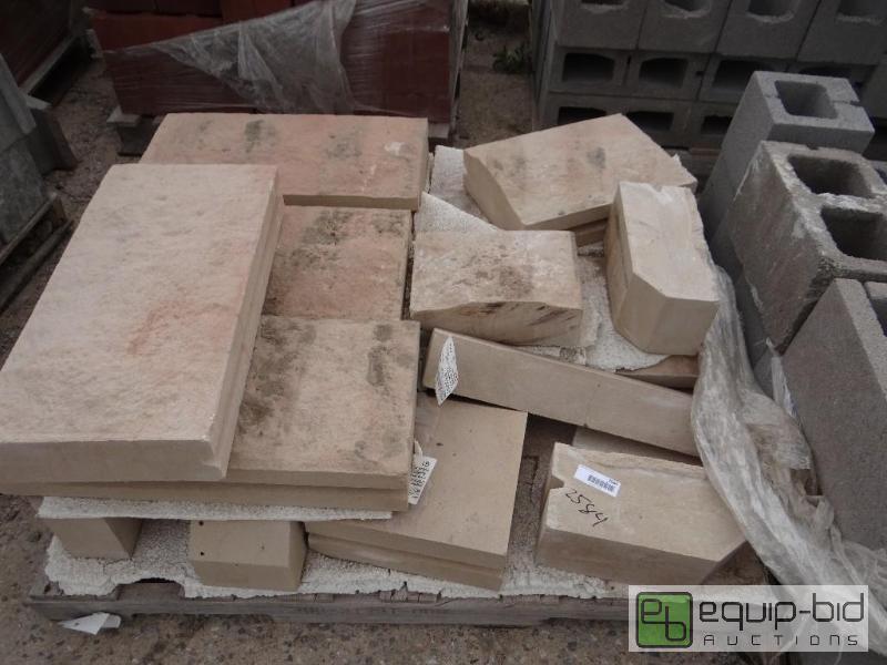 lot 2584 image: 1 Pallet of cinder blockbuilding block.  S...
