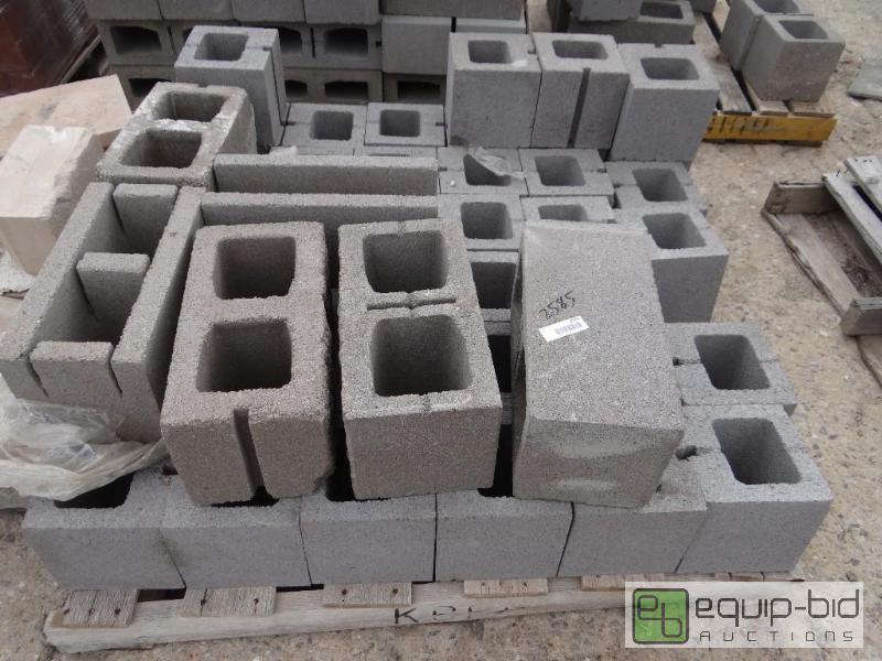 lot 2585 image: 2 Pallet of cinder blockbuilding block.  S...