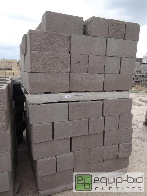 lot 2587 image: 2 Pallet of cinder blockbuilding block.  S...