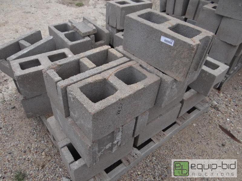 lot 2588 image: 2 Pallet of cinder blockbuilding block.  S...