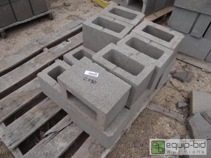 lot 2590 image: 1 Pallet of cinder blockbuilding block.  S...