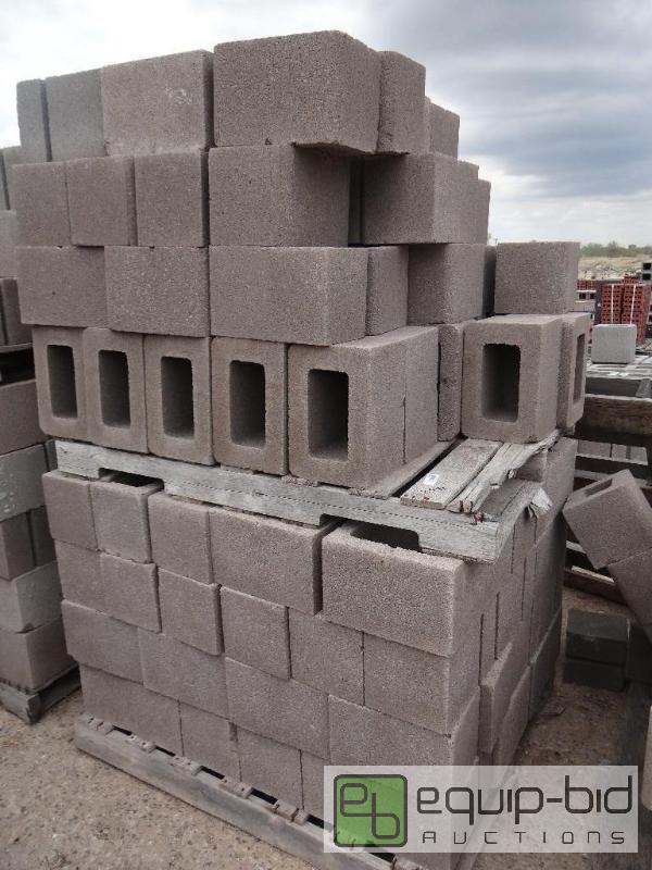 lot 2591 image: 2 Pallet of cinder blockbuilding block.  S...
