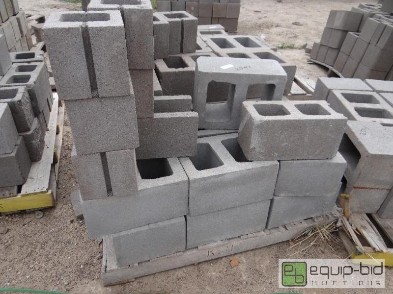 lot 2594 image: 2 Pallet of cinder blockbuilding block.  S...