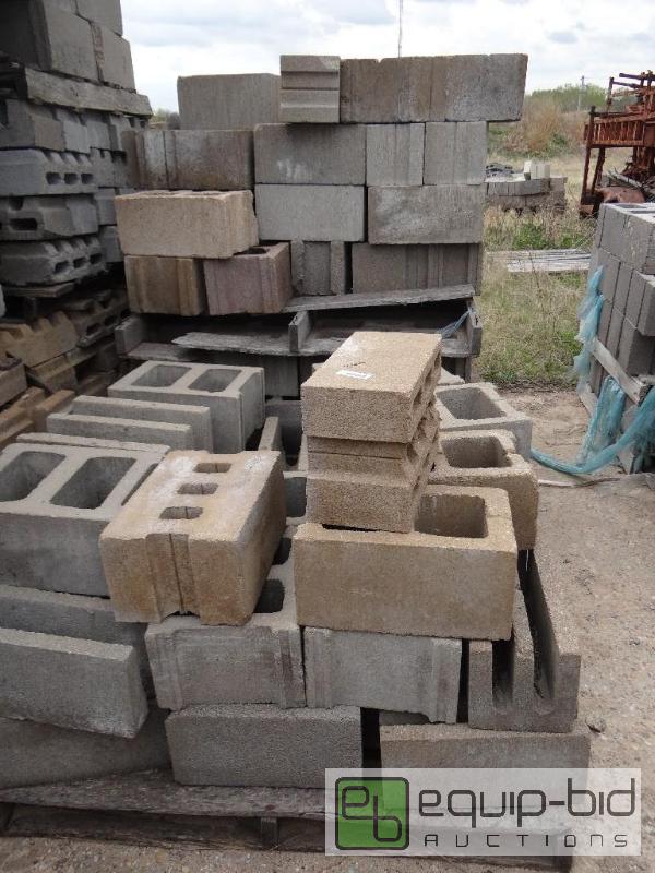 lot 2602 image: 3 Pallet of cinder blockbuilding block.  S...