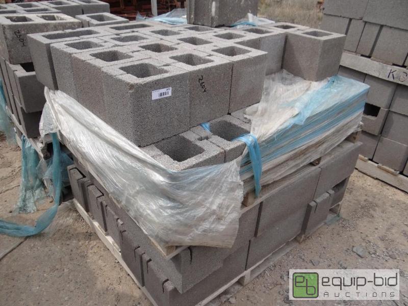 lot 2604 image: 4 Pallet of cinder blockbuilding block.  S...