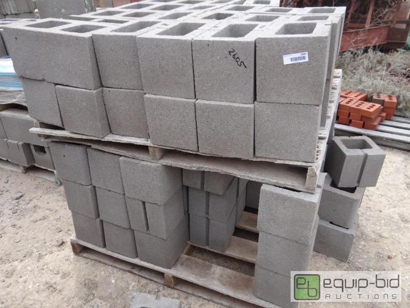 lot 2605 image: 2 Pallet of cinder blockbuilding block.  S...