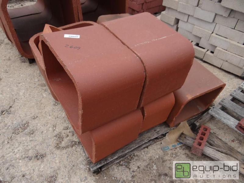lot 2609 image: 1 Pallet of blockbuilding block.  Skid loa...