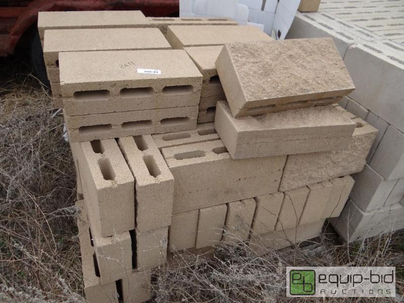 lot 2611 image: 1 Pallet of cinder blockbuilding block.  S...