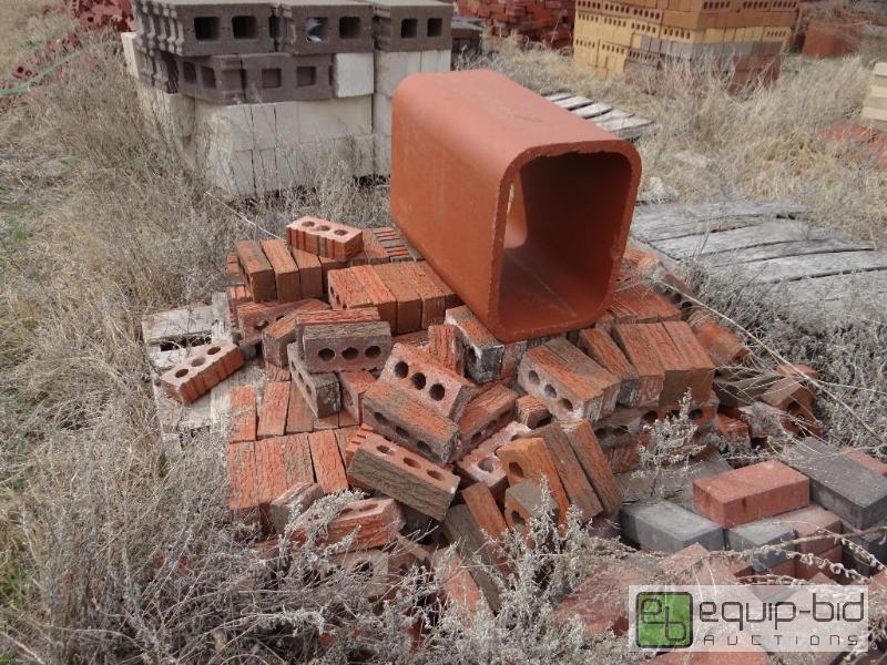 lot 2613 image: 2 partial Pallet of brickbuilding block.  ...