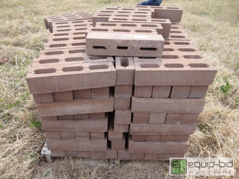 lot 2616 image: 1 Pallet of cinder blockbuilding block.  S...