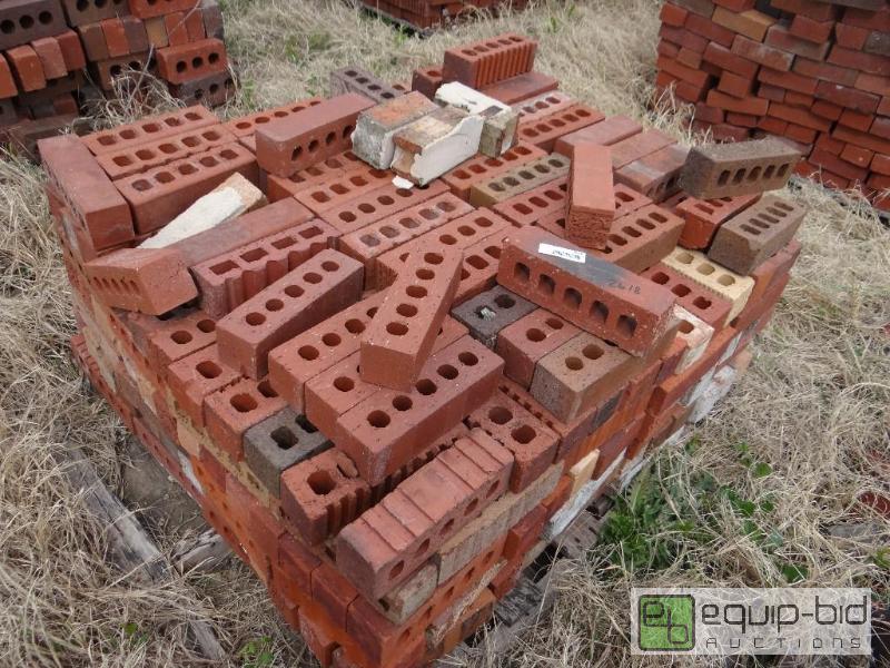 lot 2618 image: 1 Pallet of brickbuilding block.  Skid loa...