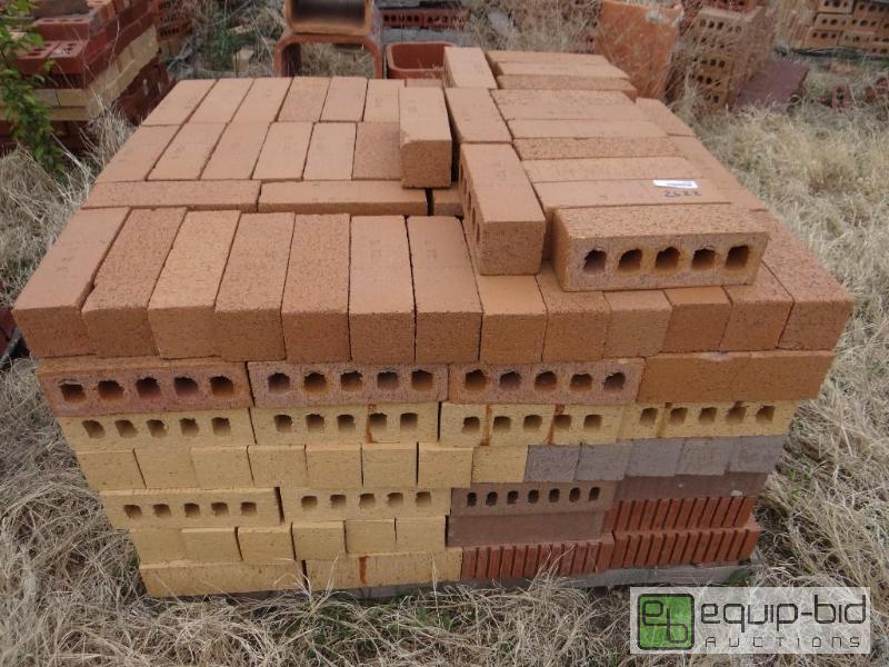 lot 2622 image: 1 Pallet of brickbuilding block.  Skid loa...