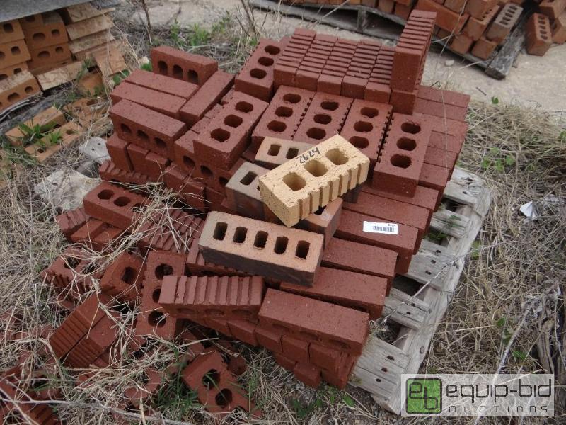 lot 2624 image: 2 Pallet of brickbuilding block.  Skid loa...