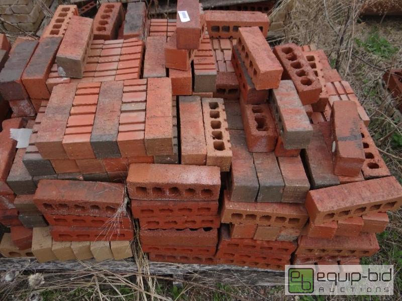 lot 2630 image: 2 Pallet of brickbuilding block.  Skid loa...