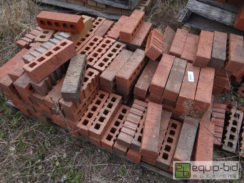 lot 2632 image: 2 Pallet of brickbuilding block.  Skid loa...