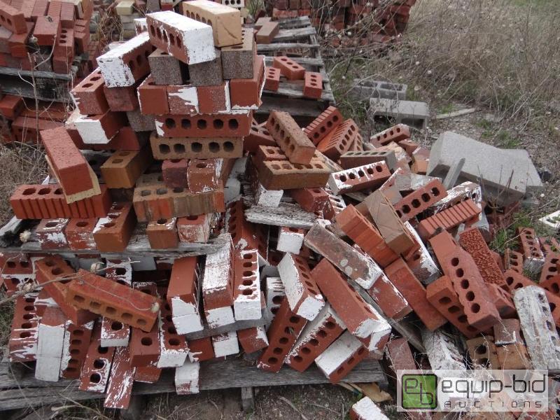 lot 2633 image: 2 Pallet of brickbuilding block.  Skid loa...