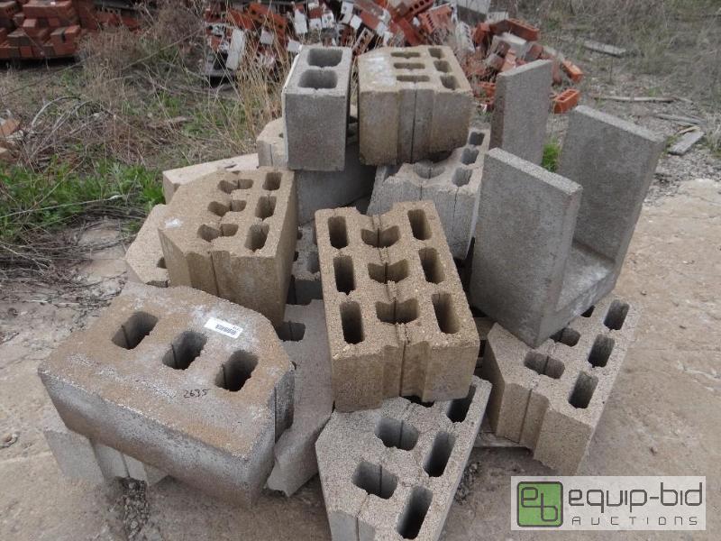 lot 2635 image: 1 Pallet of brickbuilding block.  Skid loa...