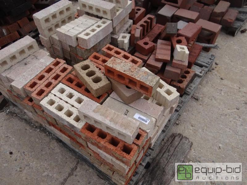 lot 2638 image: 4 Pallet of brickbuilding block.  Skid loa...