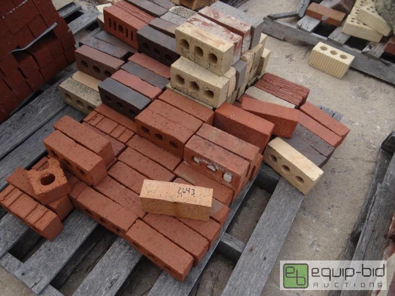 lot 2643 image: 4 Pallet of brickbuilding block.  Skid loa...