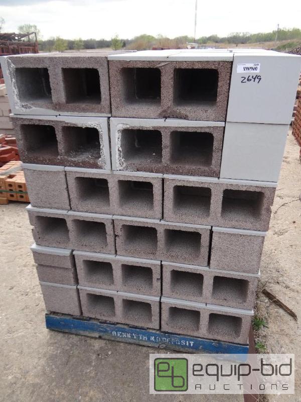 lot 2649 image: 1 Pallet of cinder blockbuilding block.  S...