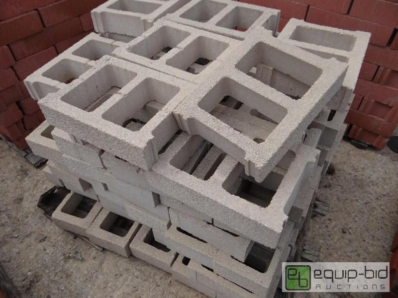 lot 2656 image: 1 Pallet of brickbuilding block.  Skid loa...